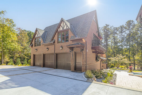 Custom built garage in the River Bend Subdivision. Image number 1