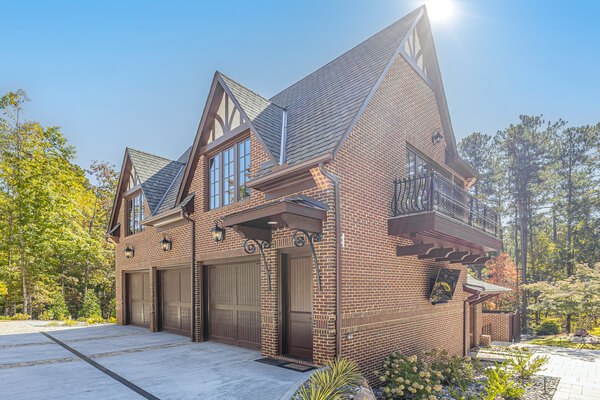 Custom built garage in the River Bend Subdivision. Image number 2