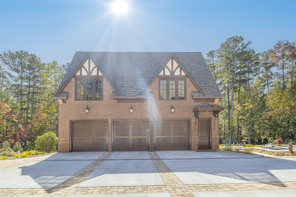 Custom built garage in the River Bend Subdivision. Image number 3
