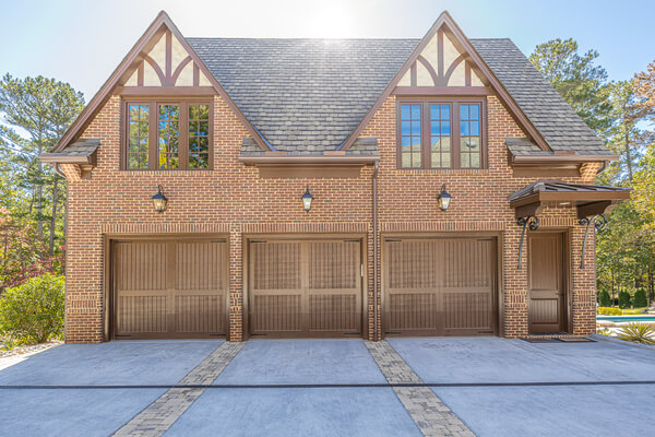 Custom built garage in the River Bend Subdivision. Image number 4