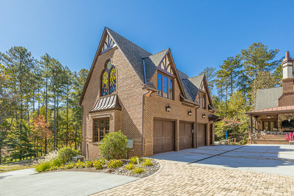 Custom built garage in the River Bend Subdivision. Image number 5
