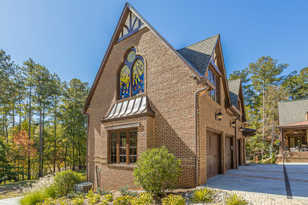 Custom built garage in the River Bend Subdivision. Image number 6